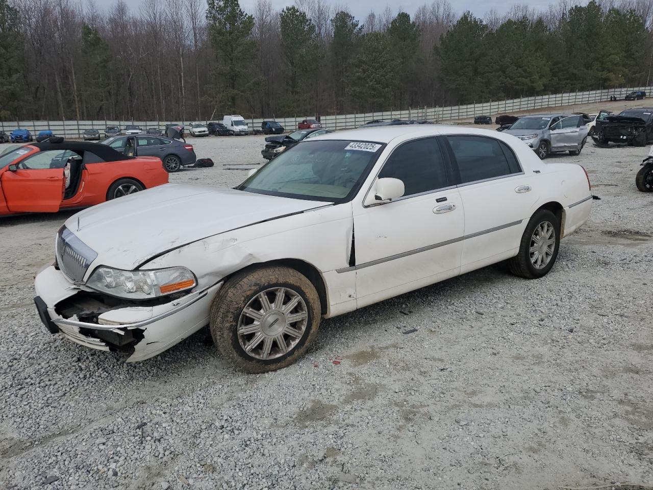 2009 Lincoln Town Car - Image 1
