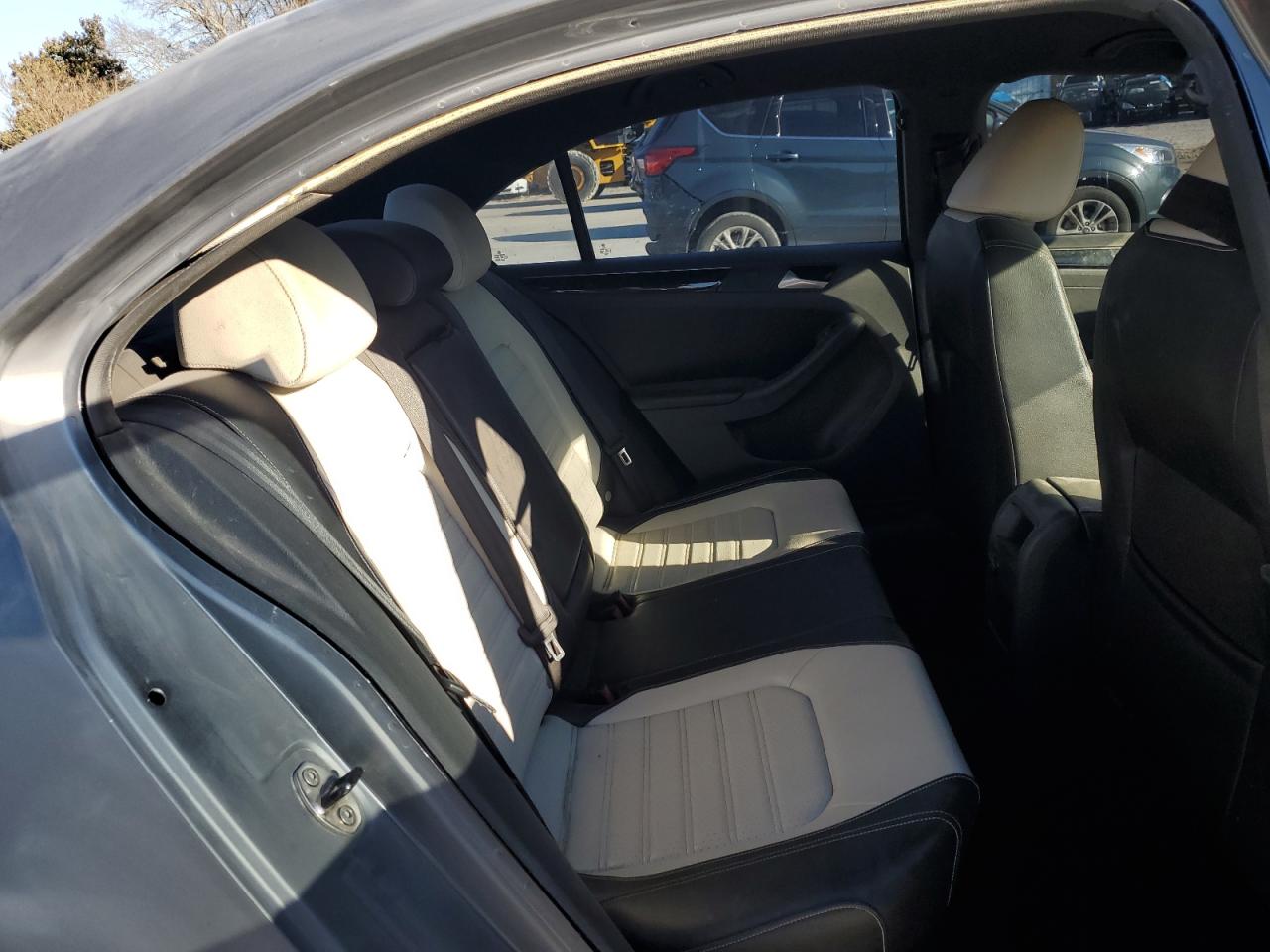 2015 Volkswagen Jetta - Image 10