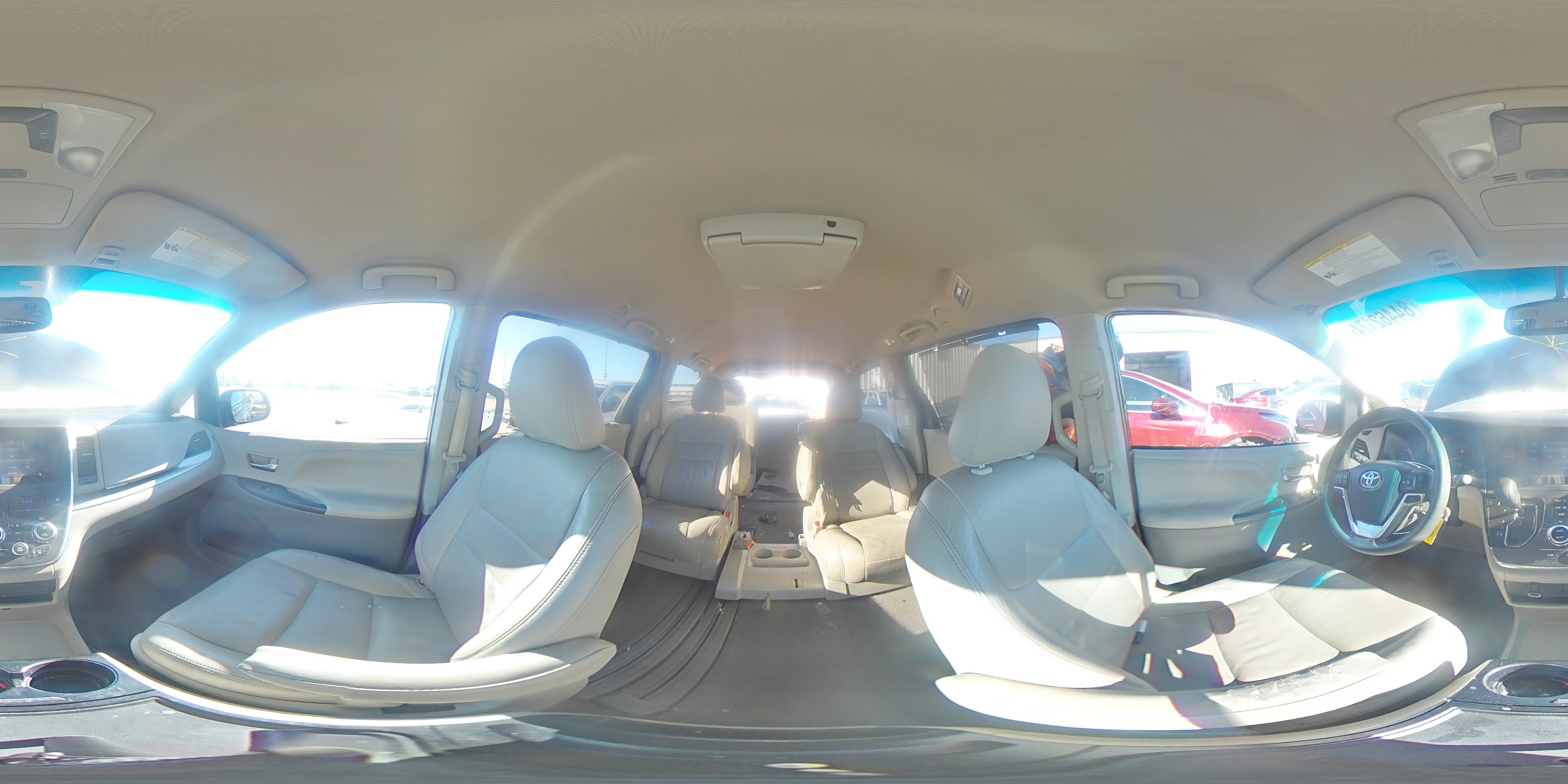 2015 Toyota Sienna - Image 15