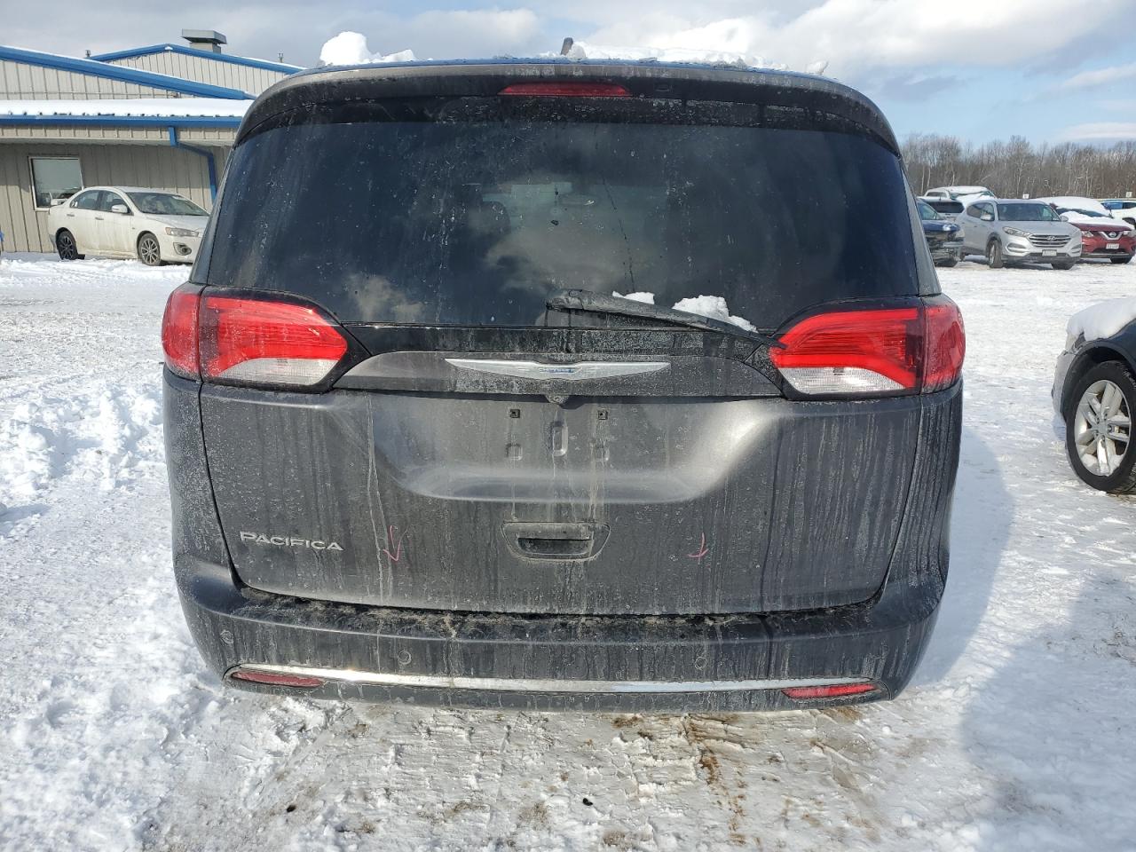 2017 Chrysler Pacifica - Image 6
