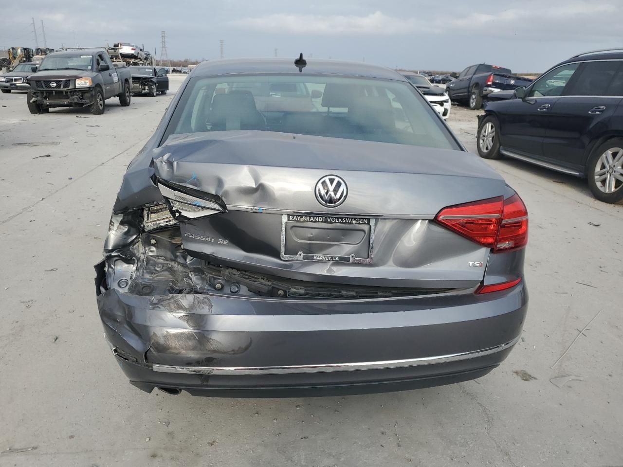 2016 Volkswagen Passat - Image 6