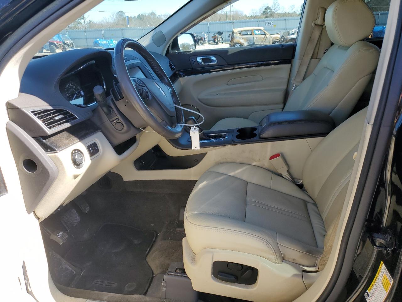 2015 Lincoln MKT - Image 7