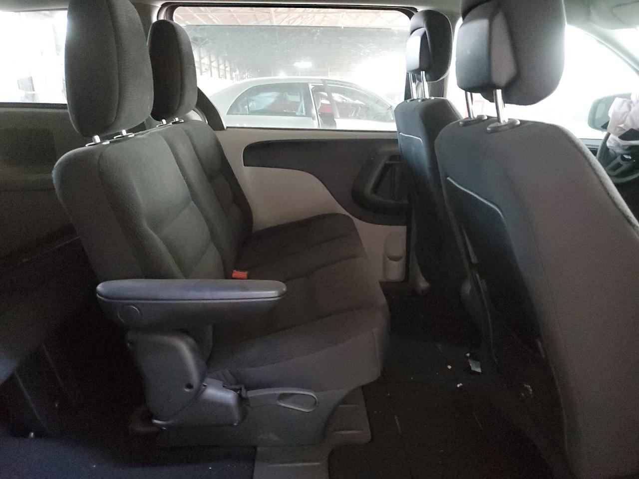 2019 Dodge Caravan - Image 11