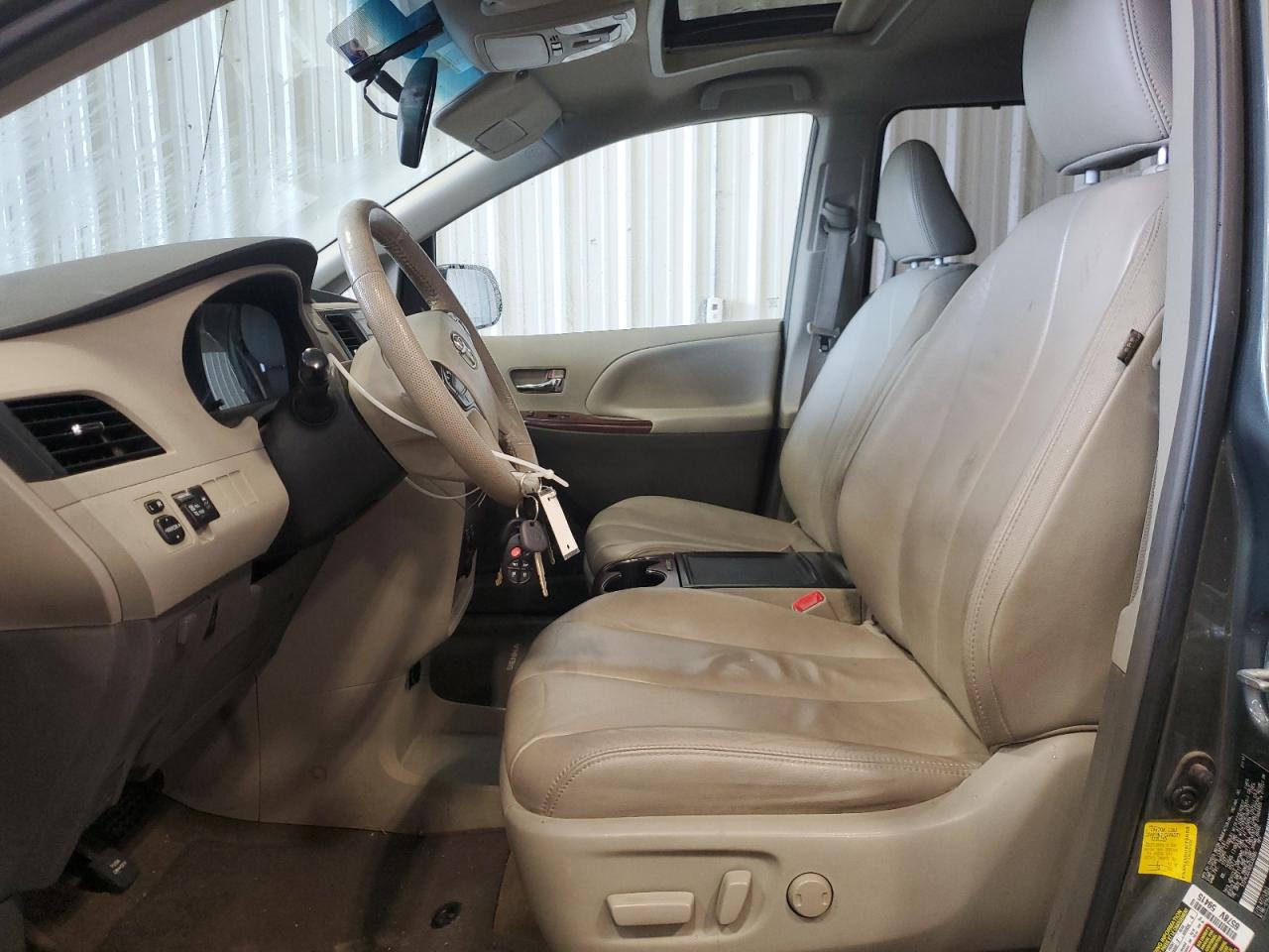 2013 Toyota Sienna - Image 7