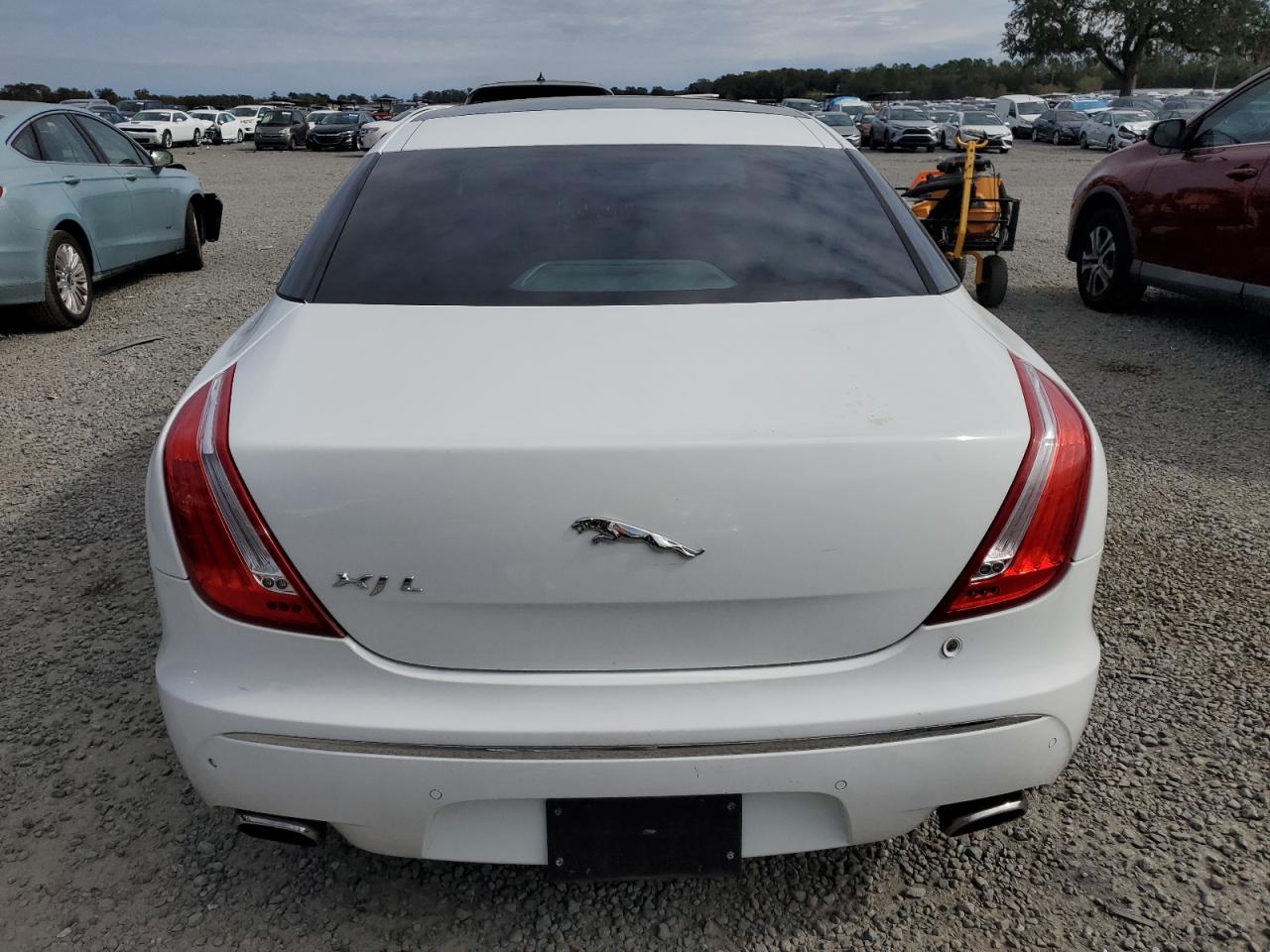 2011 Jaguar XJ - Image 6