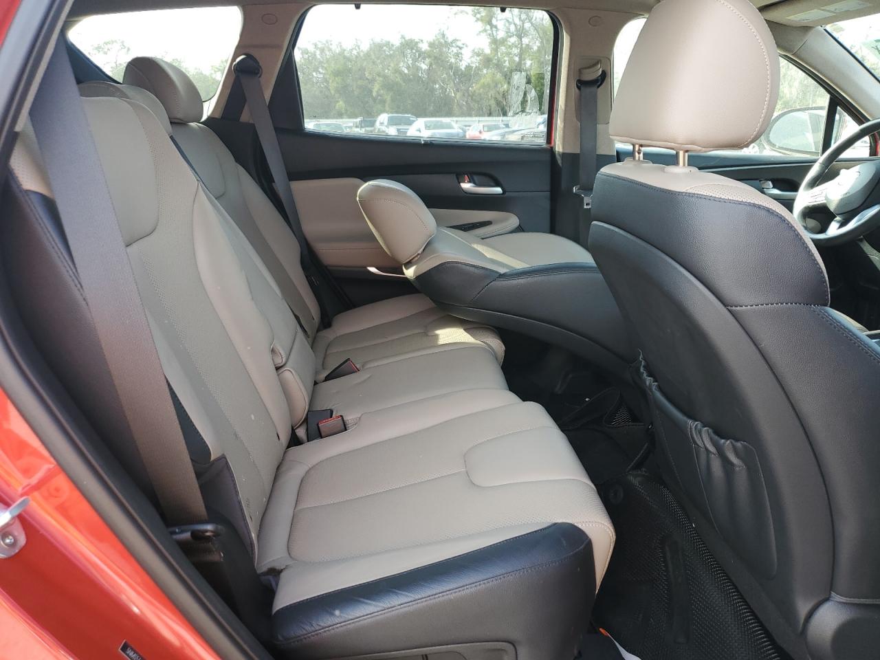 2020 Hyundai Santa Fe - Image 11
