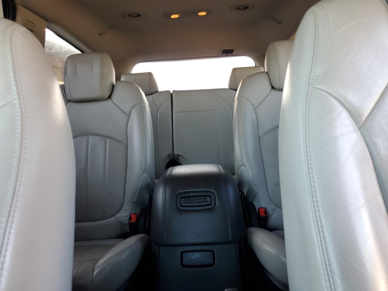 2010 Chevrolet Traverse - Image 10