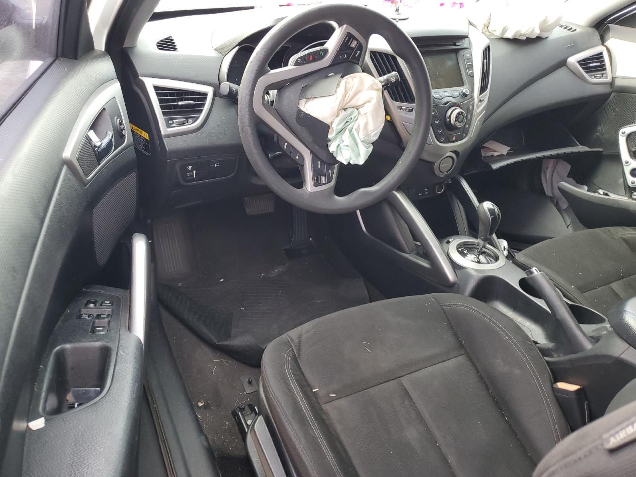 2016 Hyundai Veloster - Image 8