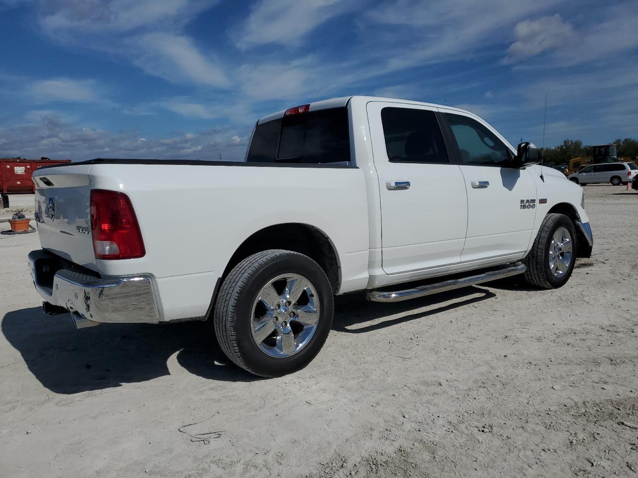 2016 RAM 1500 - Image 3
