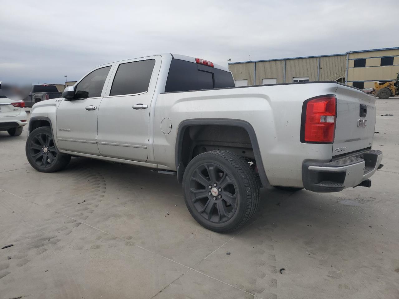 2015 GMC Sierra - Image 2