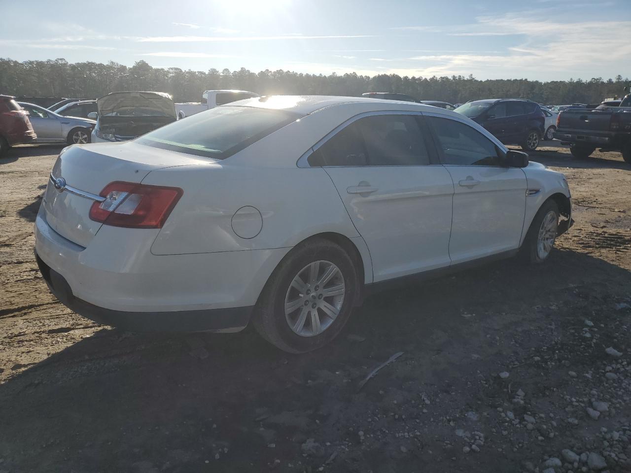 2010 Ford Taurus - Image 3