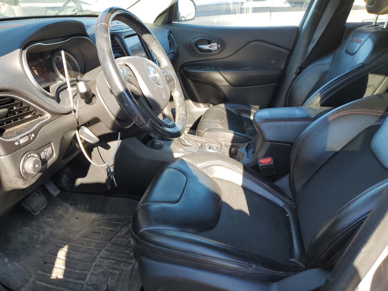 2020 Jeep Cherokee - Image 7