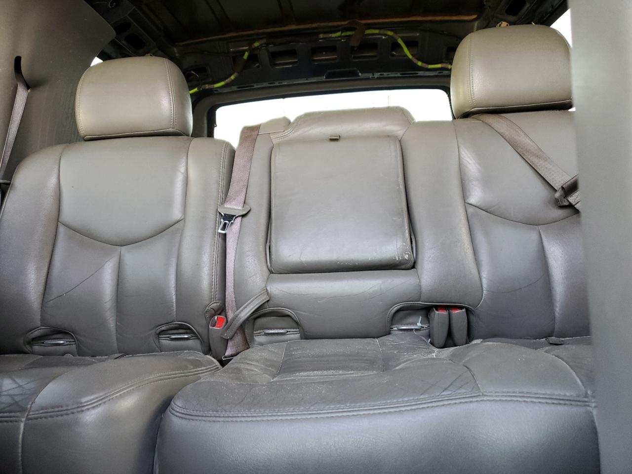 2005 GMC Yukon - Image 10