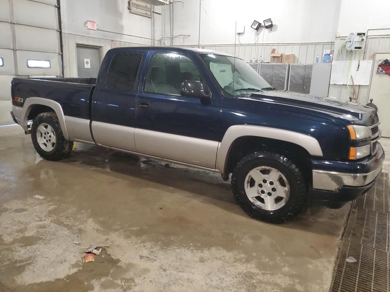 2006 Chevrolet Silverado - Image 4