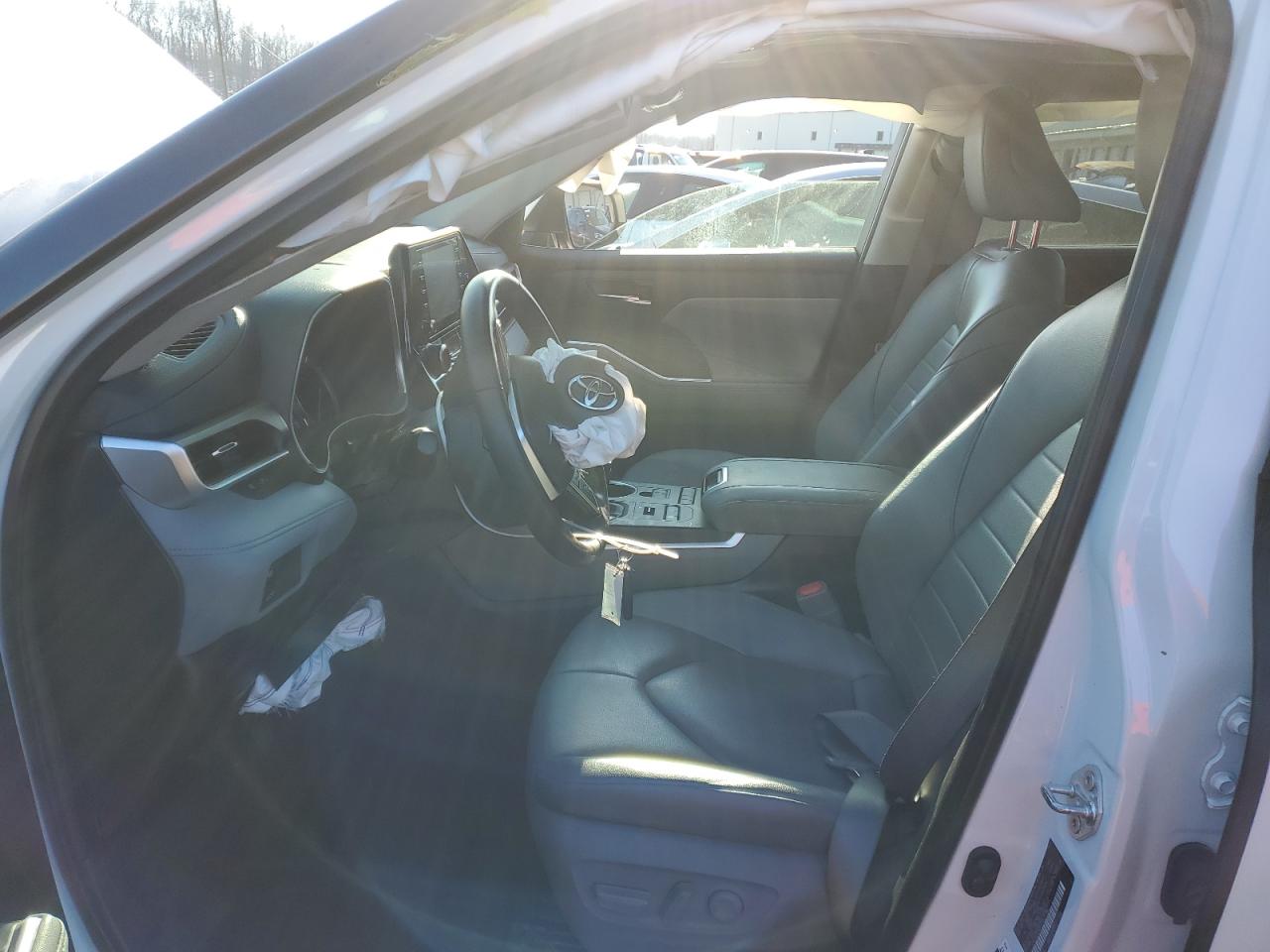 2022 Toyota Highlander - Image 7