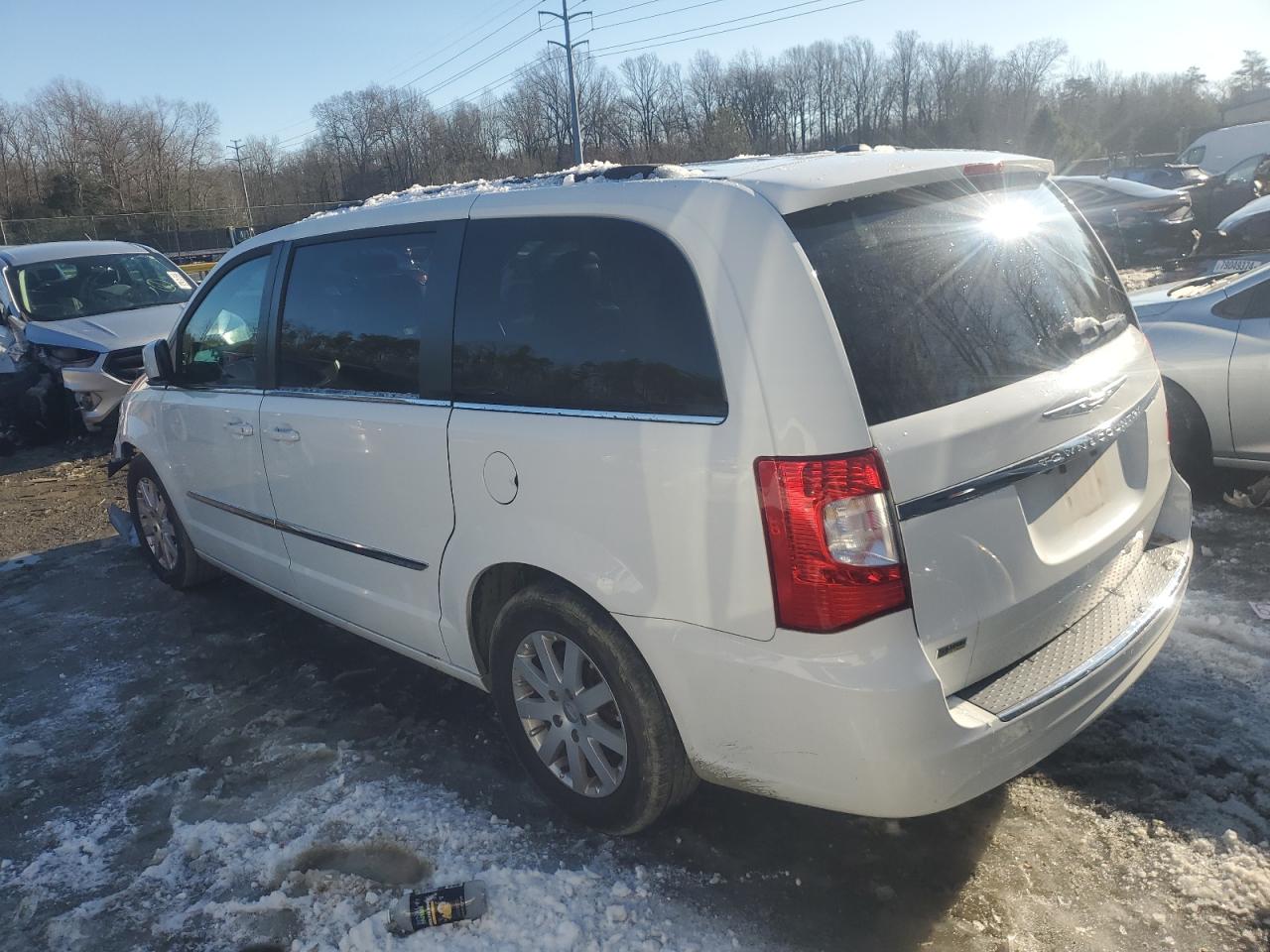 2016 Chrysler Town & Country - Image 2