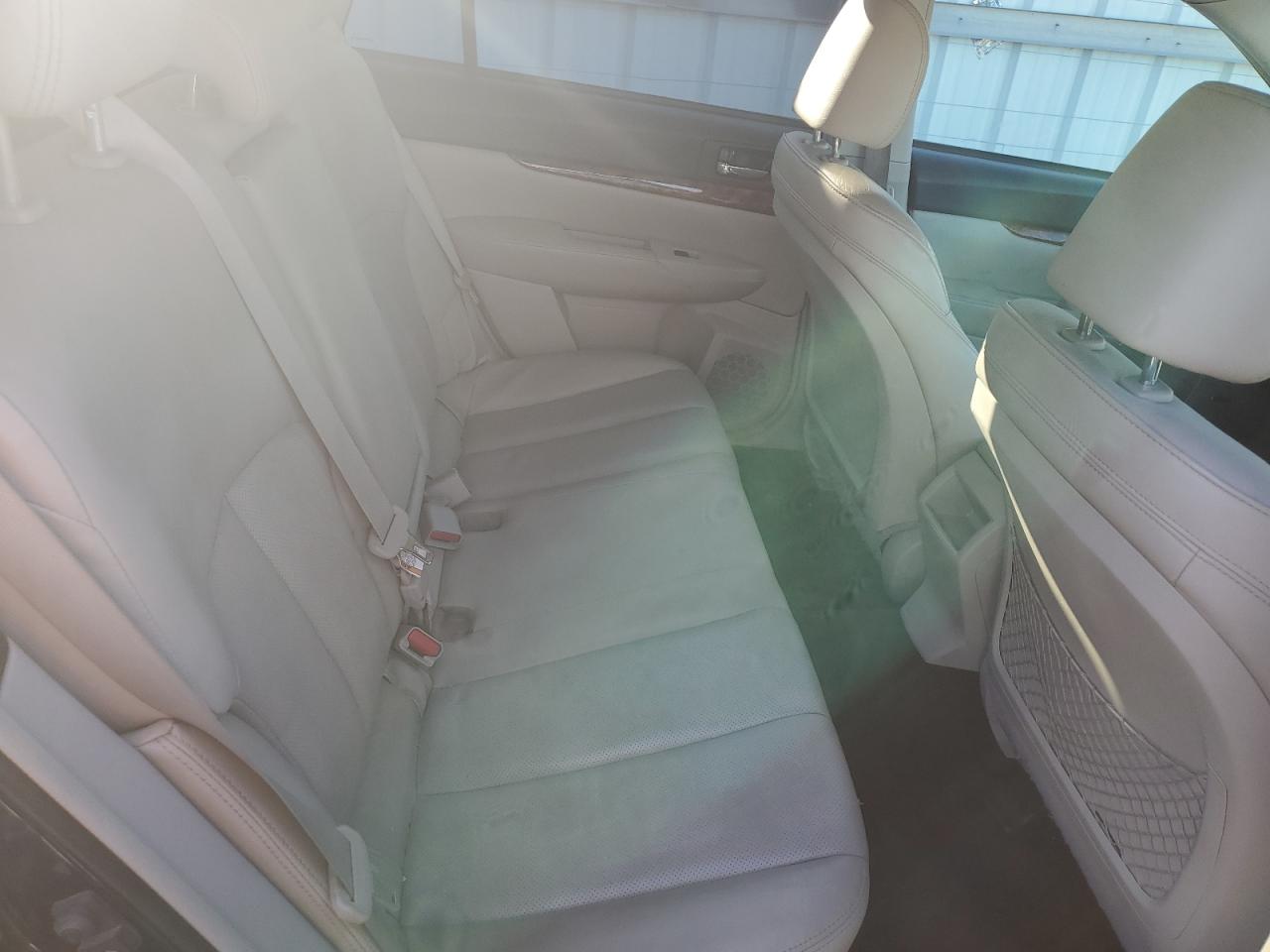 2011 Subaru Outback - Image 11