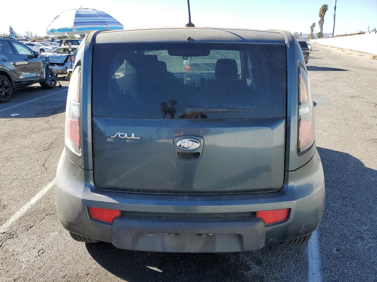 2011 Kia Soul + VIN: KNDJT2A22B7271417 Lot: 88494275