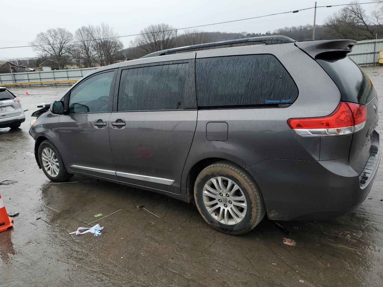 2011 Toyota Sienna - Image 2