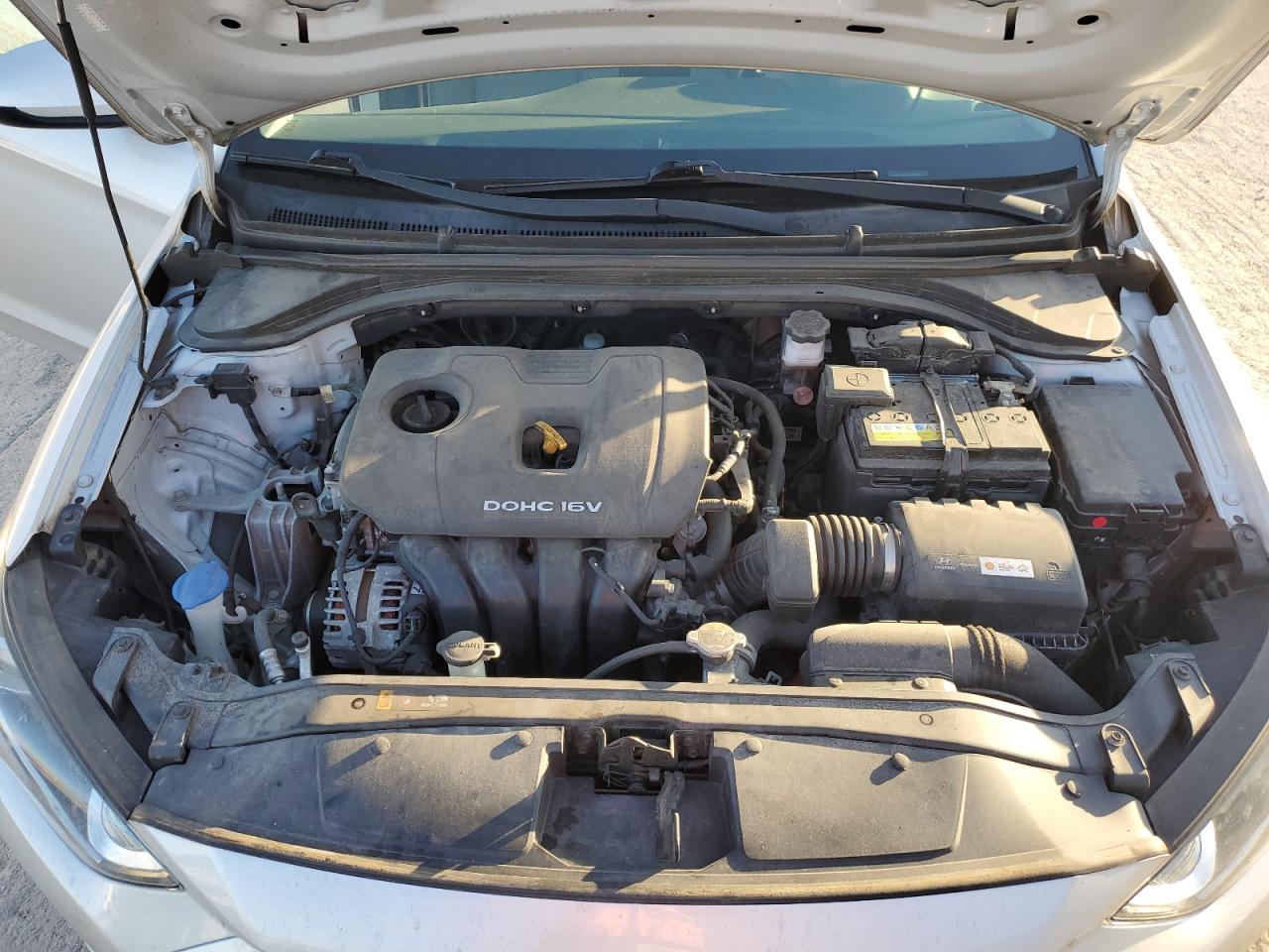 2017 Hyundai Elantra - Image 11