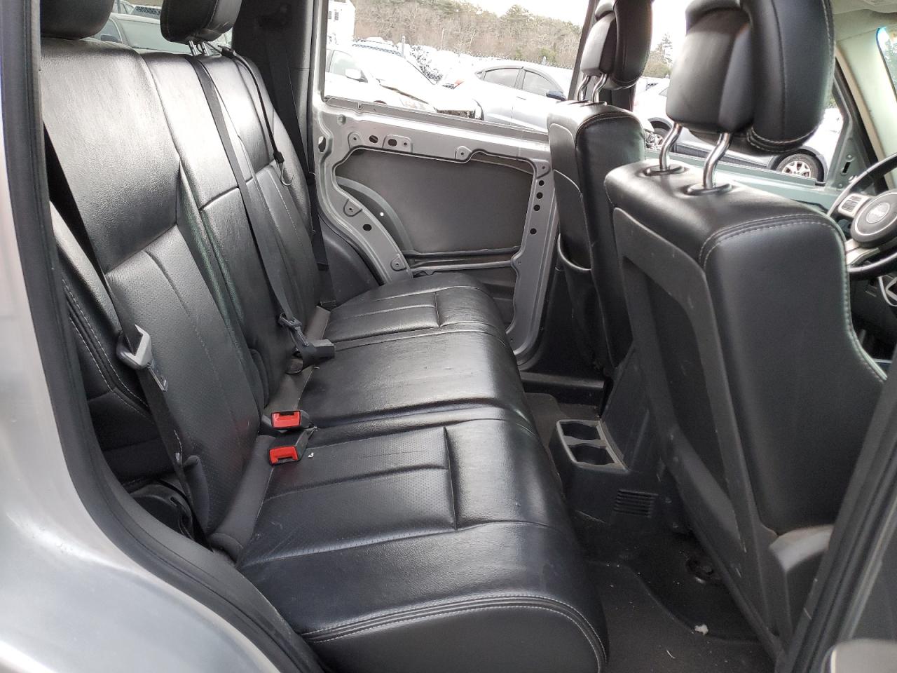 2011 Jeep Liberty (North America) - Image 11