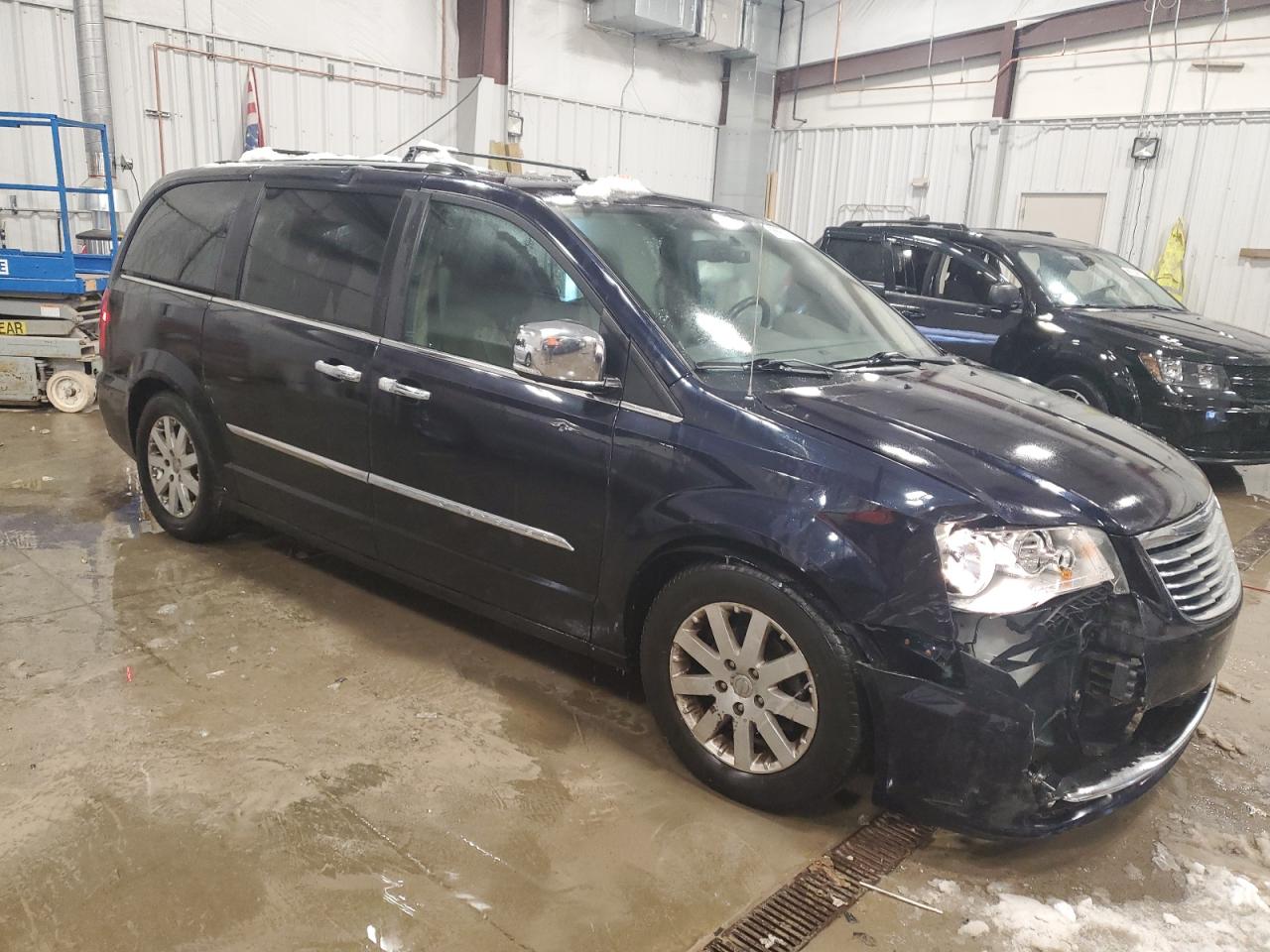 2011 Chrysler Town & Country - Image 4
