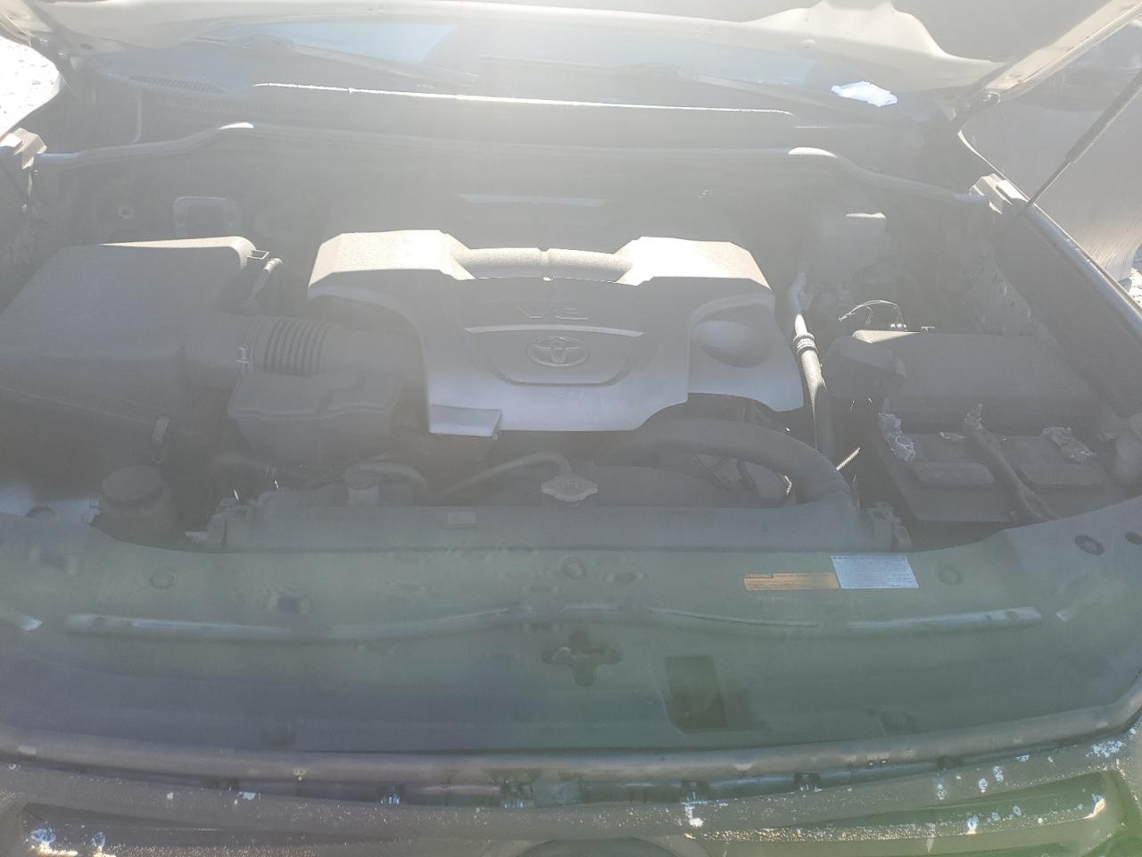 2018 Toyota Land Cruiser - Image 12