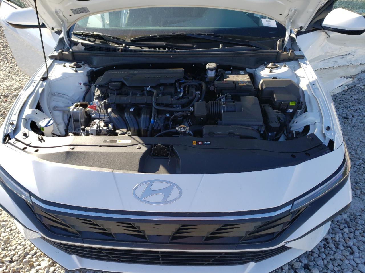 2024 Hyundai Elantra - Image 11