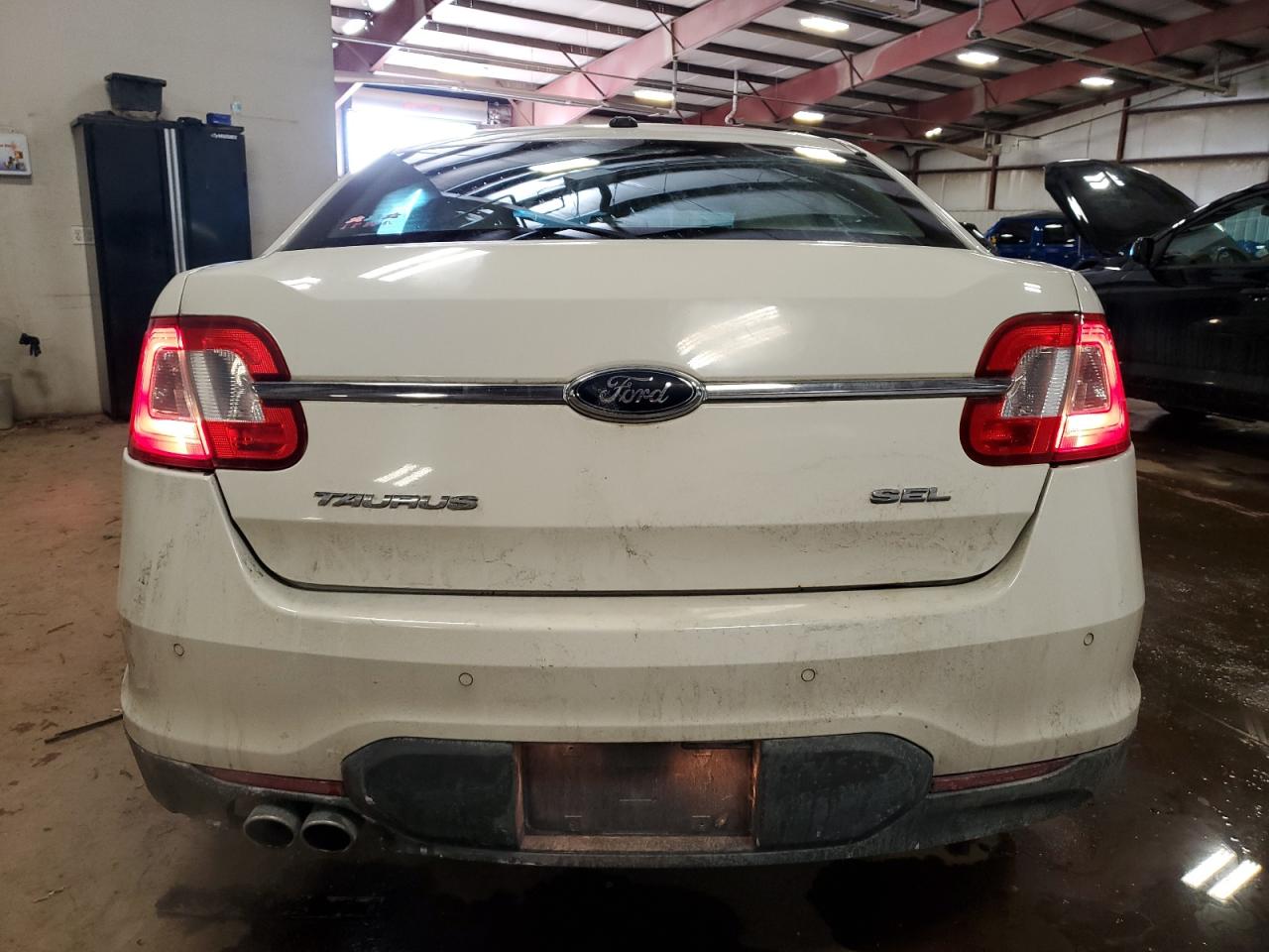2010 Ford Taurus - Image 6