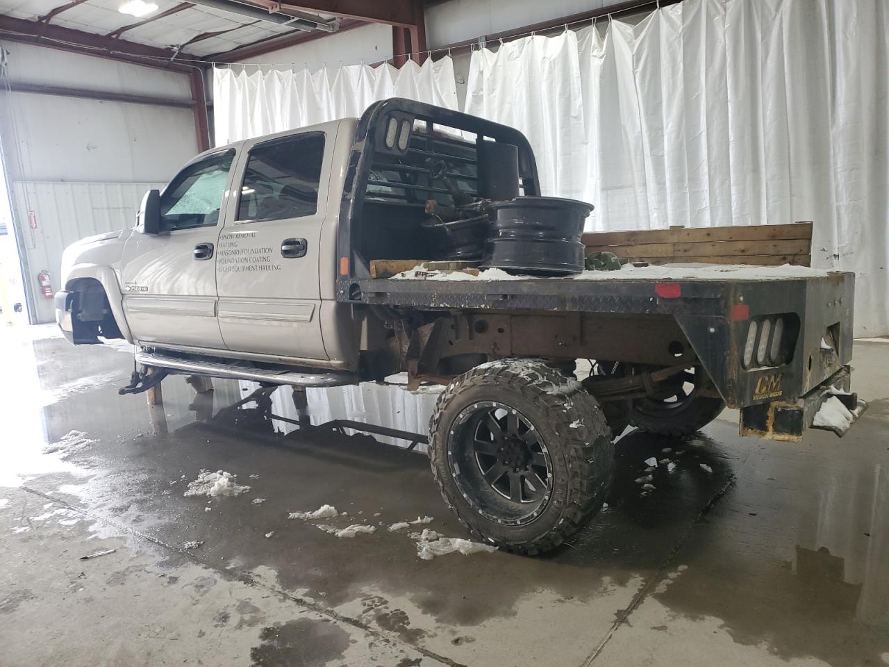 2005 Chevrolet Silverado - Image 2