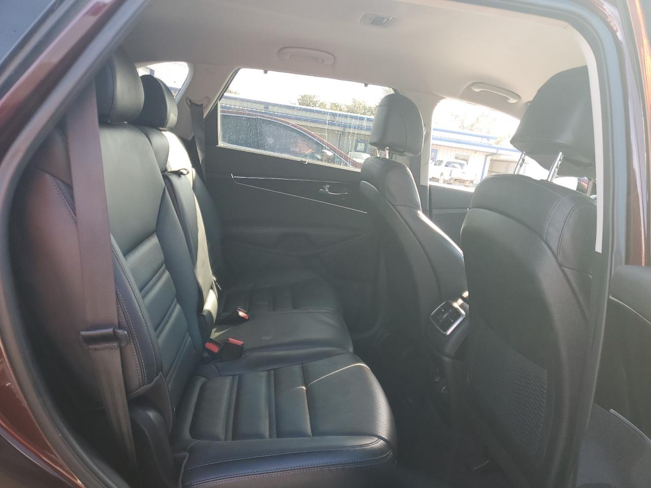 2017 Kia Sorento - Image 11