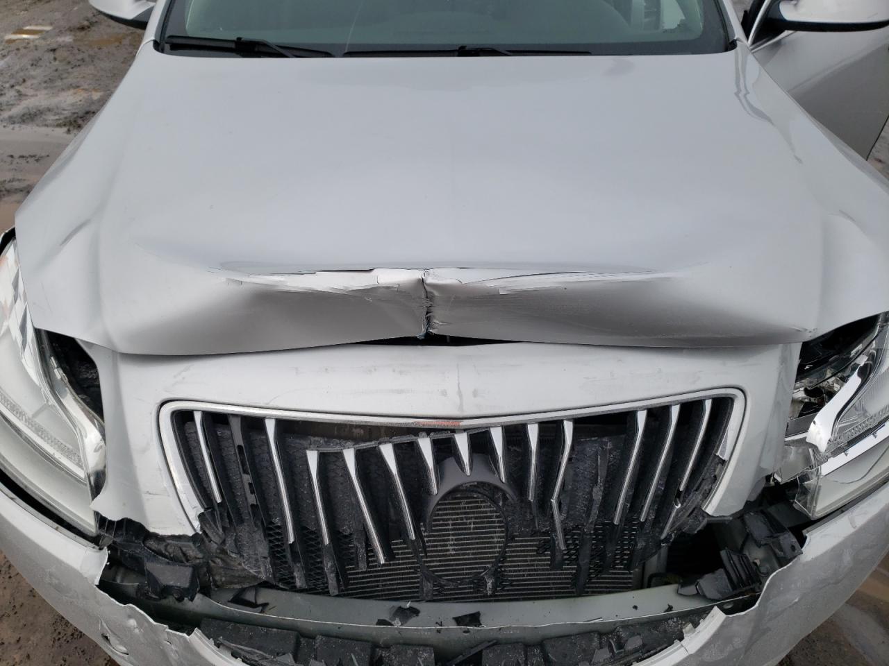 2011 Buick Regal - Image 13