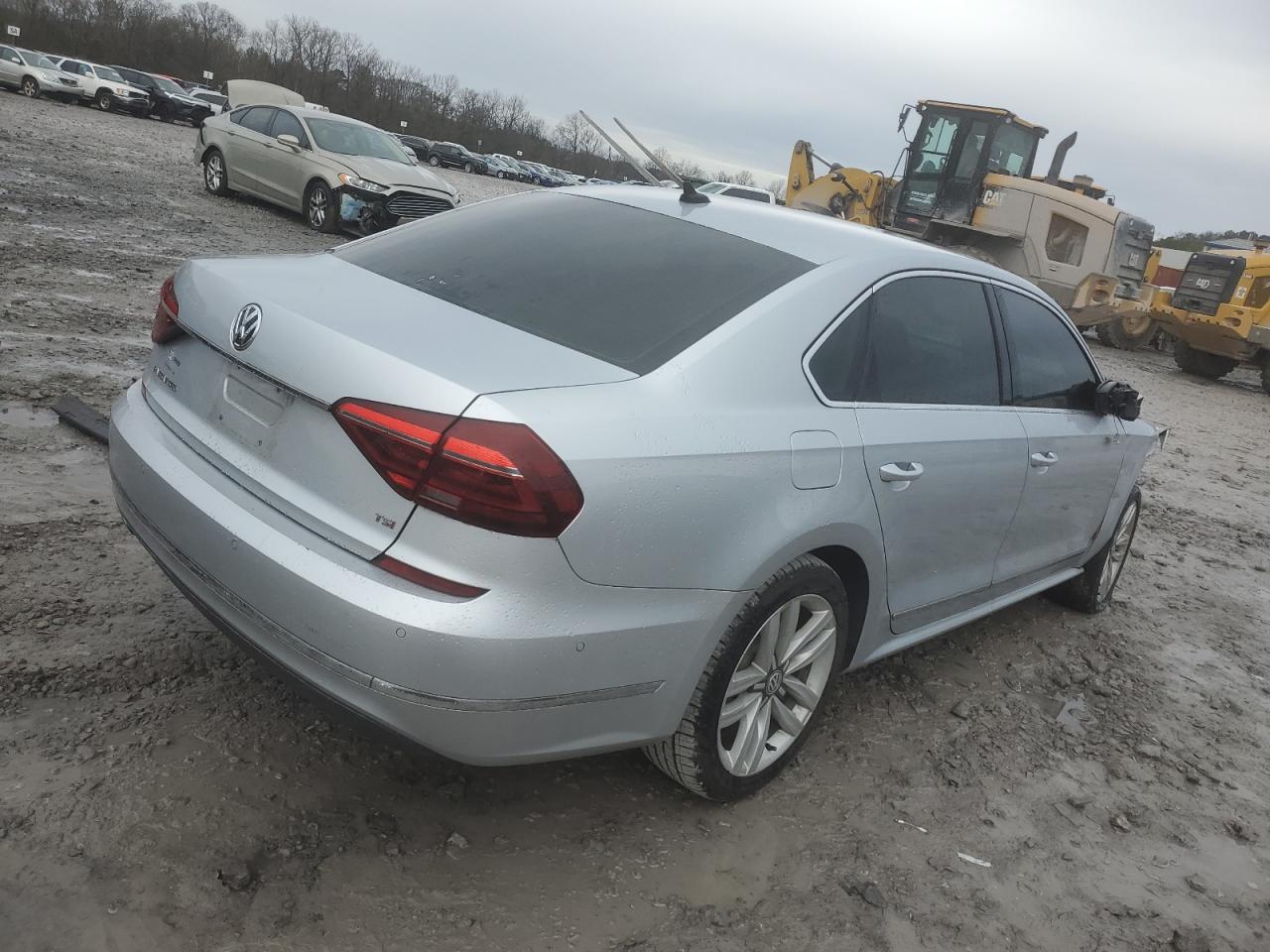 2017 Volkswagen Passat - Image 3