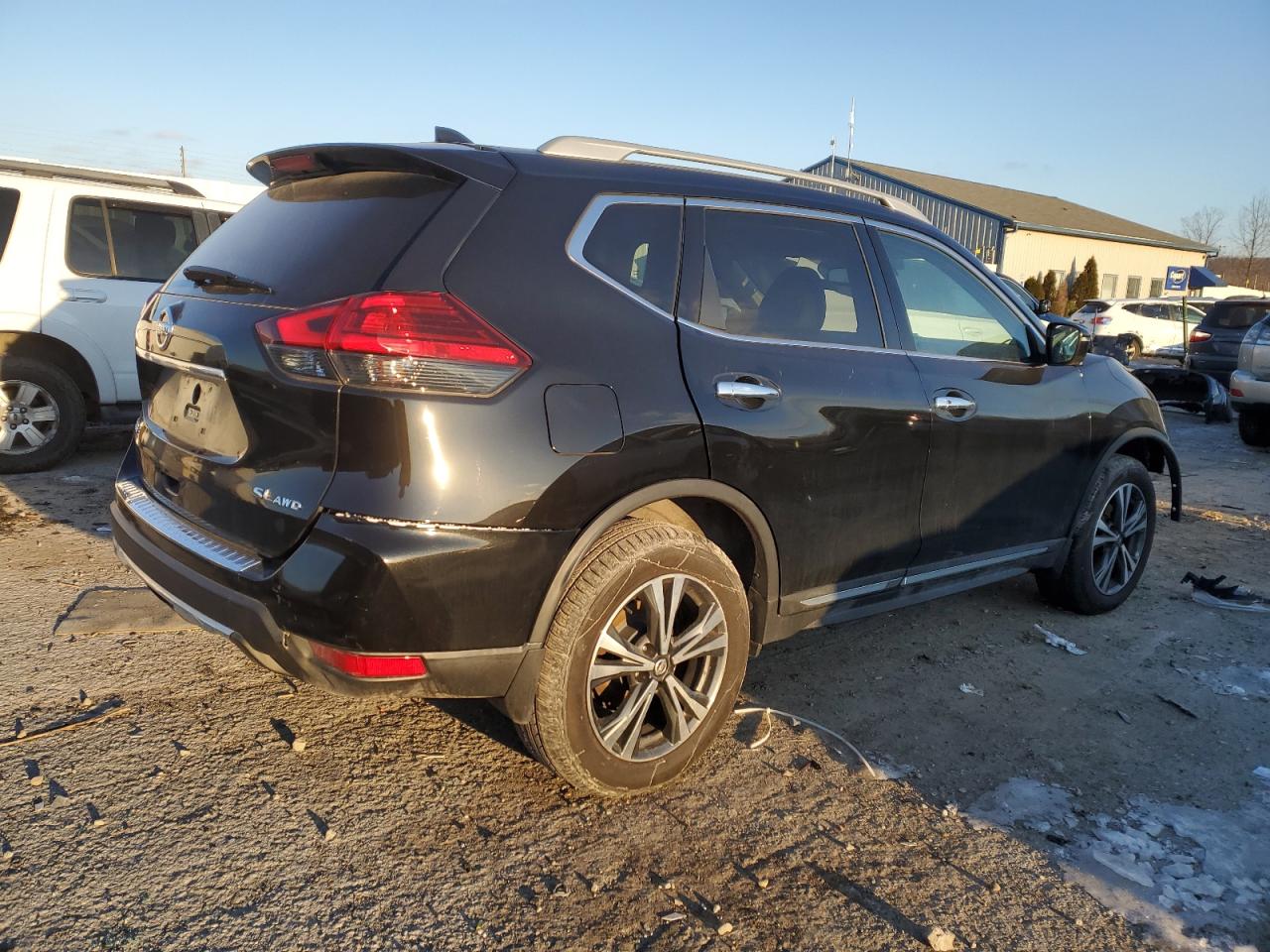 2017 Nissan Rogue - Image 3