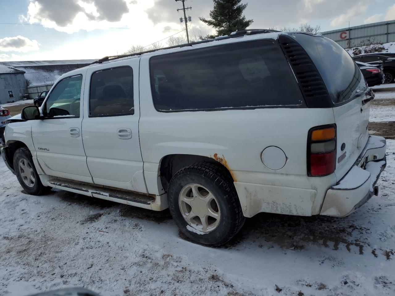 2005 GMC Yukon - Image 2