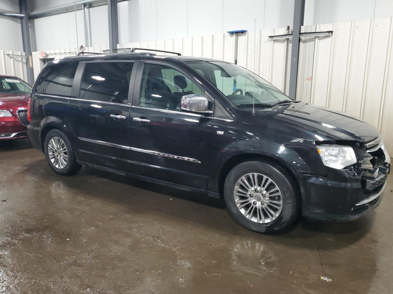 2014 Chrysler Town & Country - Image 4