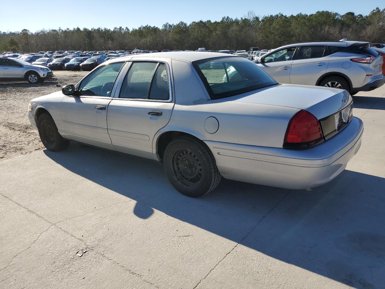 2001 Ford Crown Victoria - Image 2