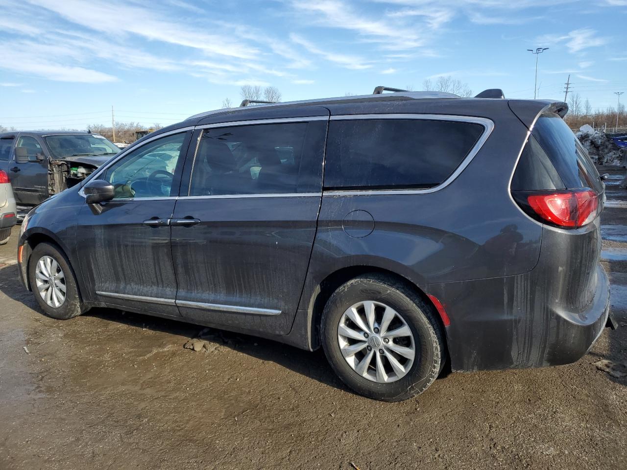 2018 Chrysler Pacifica - Image 2