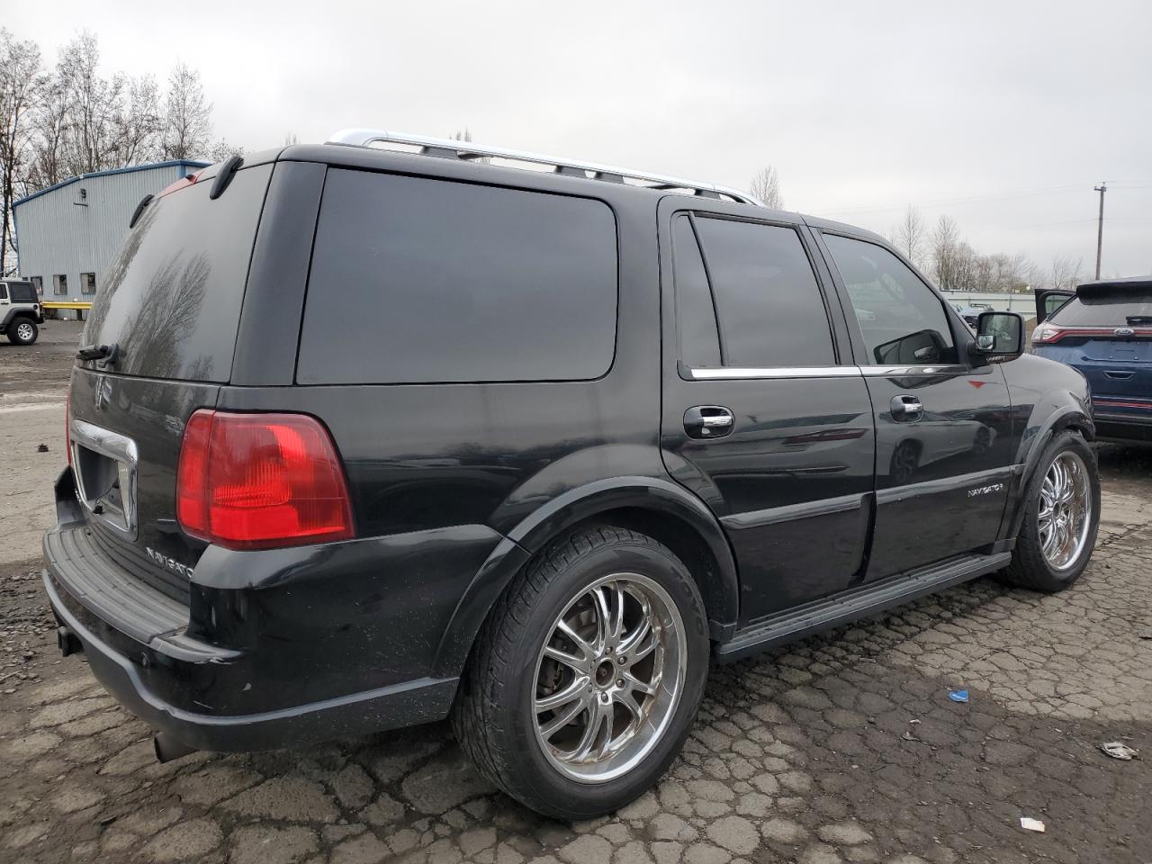 2006 Lincoln Navigator - Image 3
