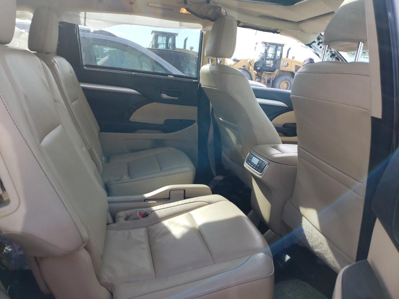 2015 Toyota Highlander - Image 11