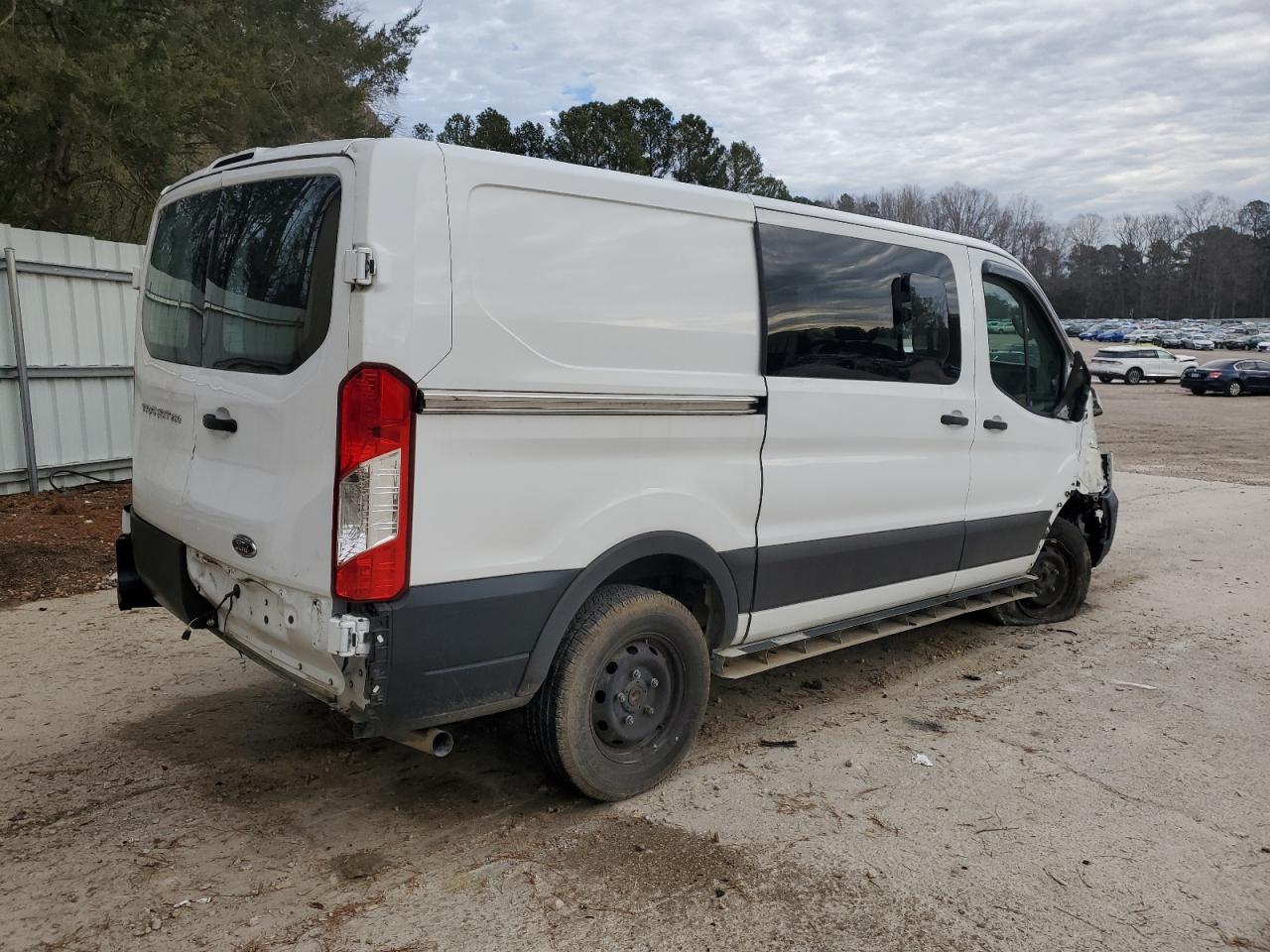 VIN 1FTBR1Y80NKA15110 2022 FORD TRANSIT no.3