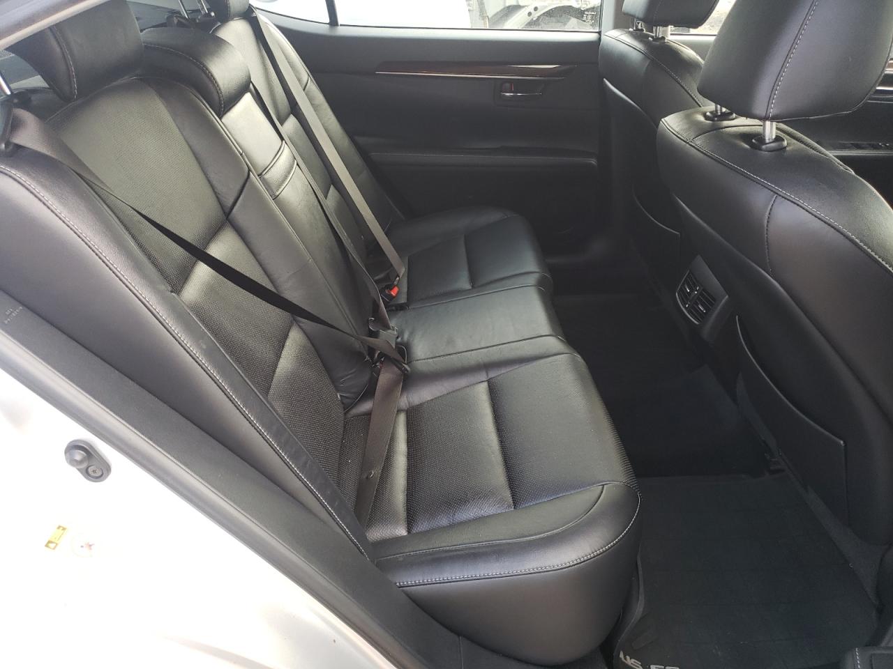 2014 Lexus ES - Image 10