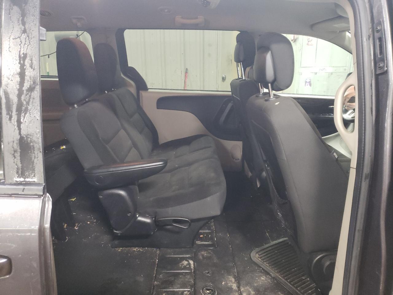 2017 Dodge Caravan - Image 10