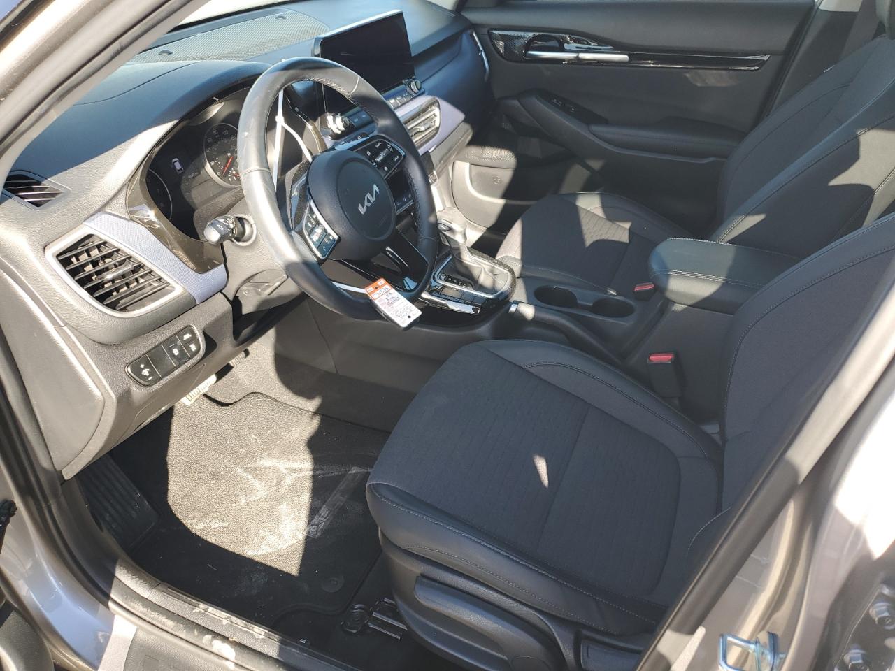 2022 Kia Seltos - Image 7