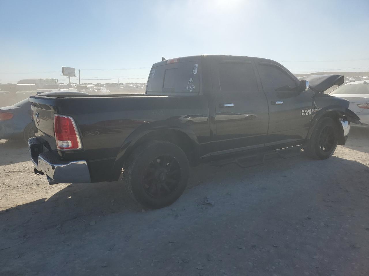 2016 RAM 1500 - Image 3
