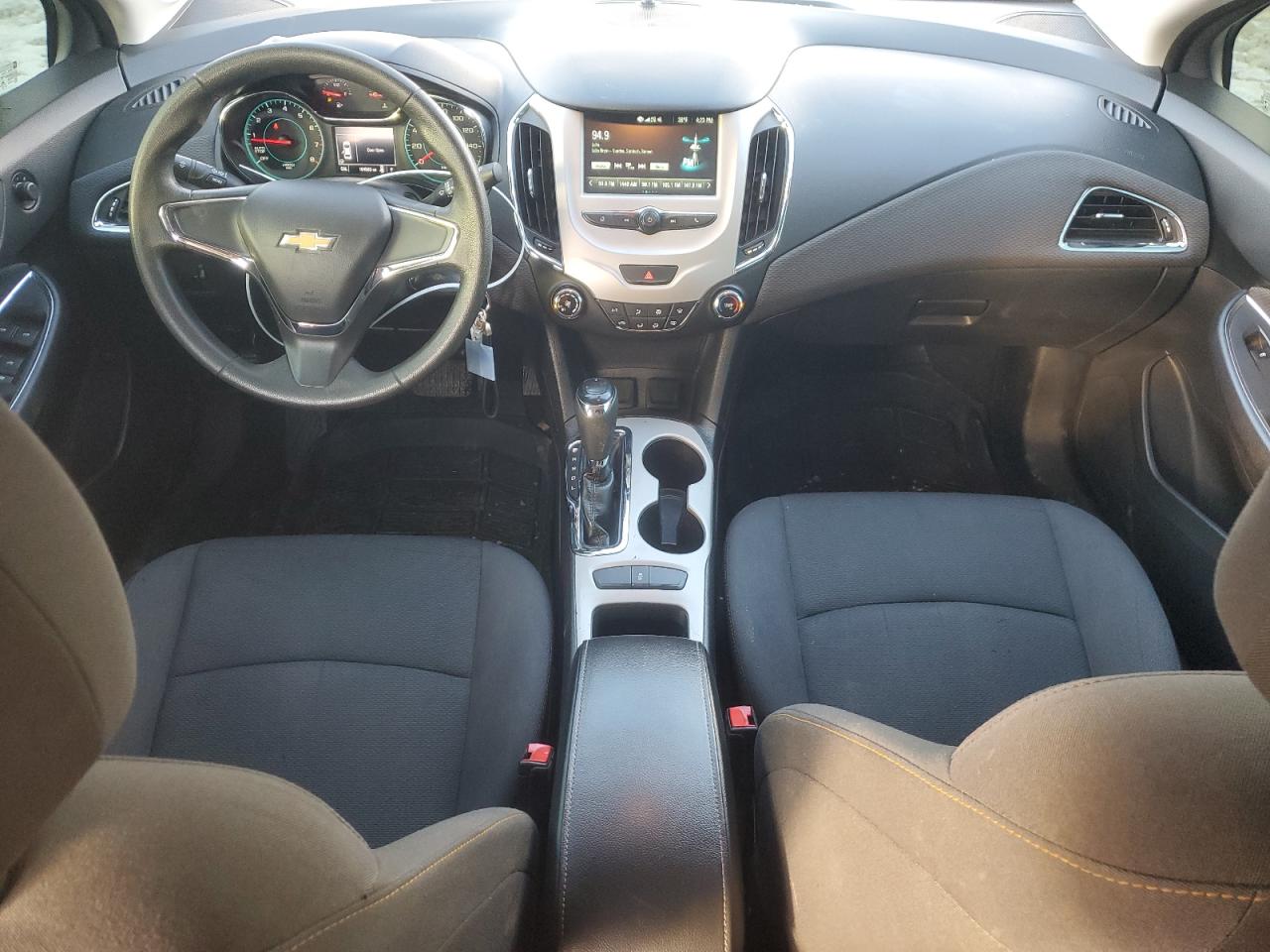 2018 Chevrolet Cruze - Image 8
