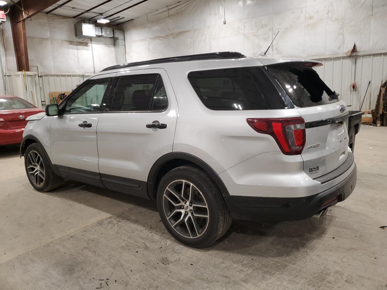 2019 Ford Explorer - Image 2