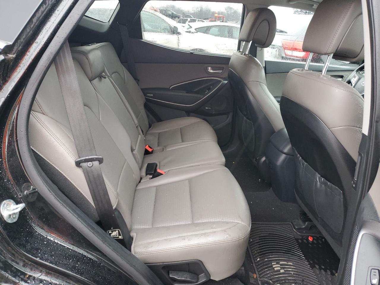 2014 Hyundai Santa Fe - Image 11
