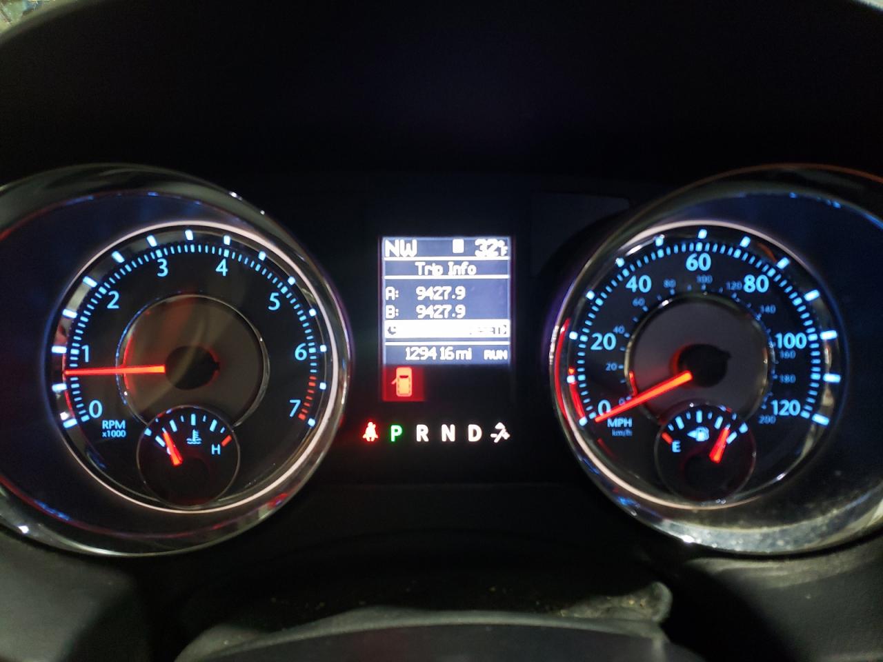 2011 Chrysler Town & Country - Image 9