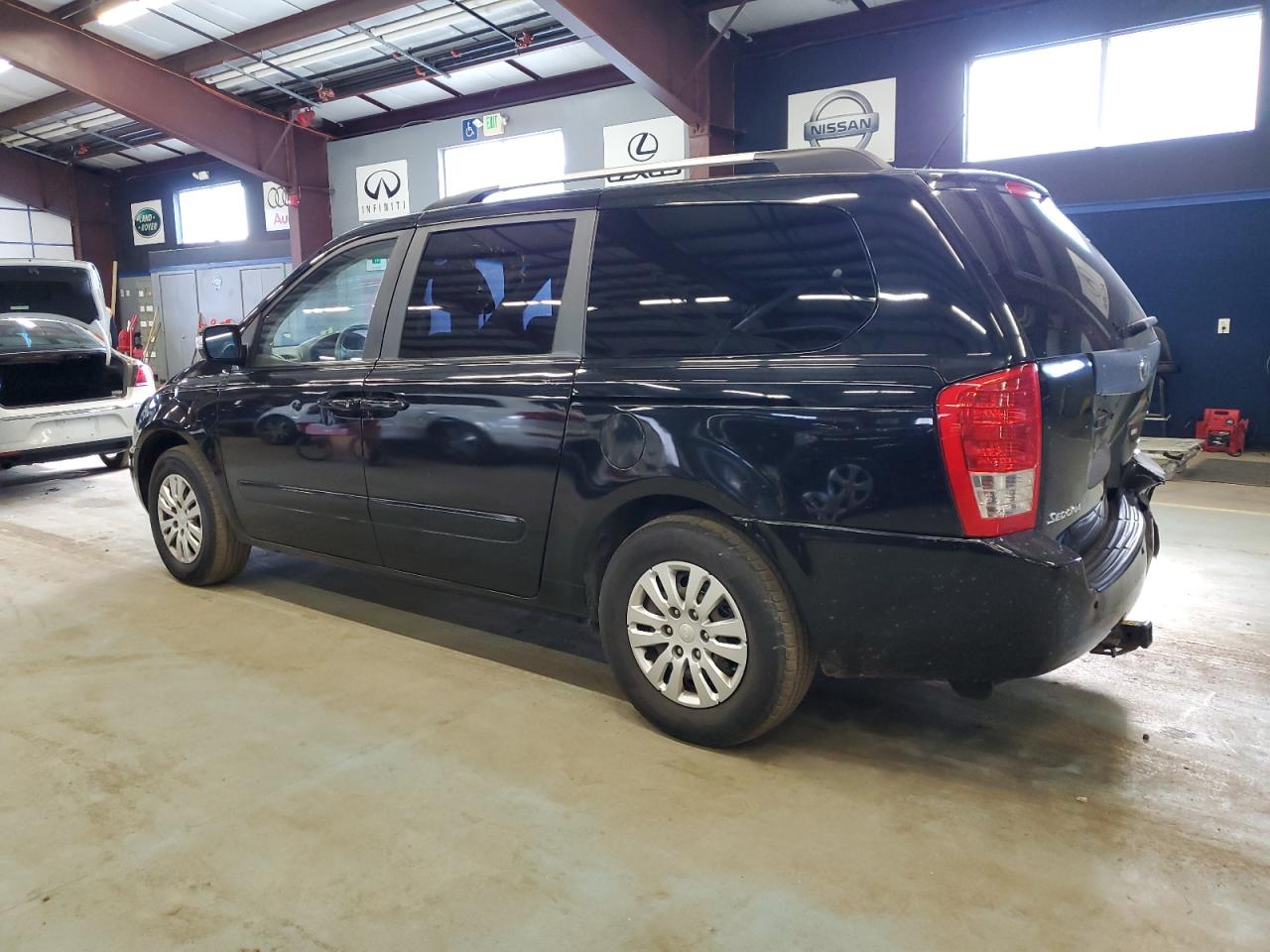 2014 Kia Sedona - Image 2